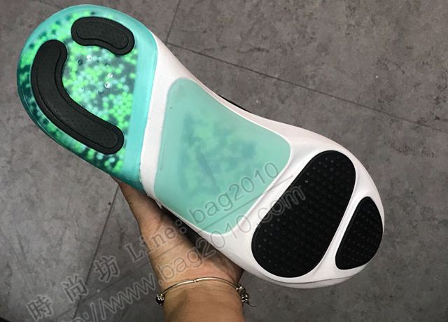 Nike男鞋 耐克全新科技顆粒緩震跑鞋 男女同款  hdx13223